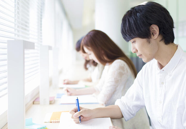 大学時代の教育資金をサポートする制度