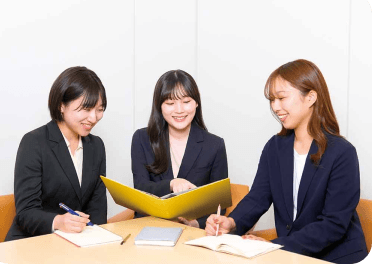 研修に参加する女性たち